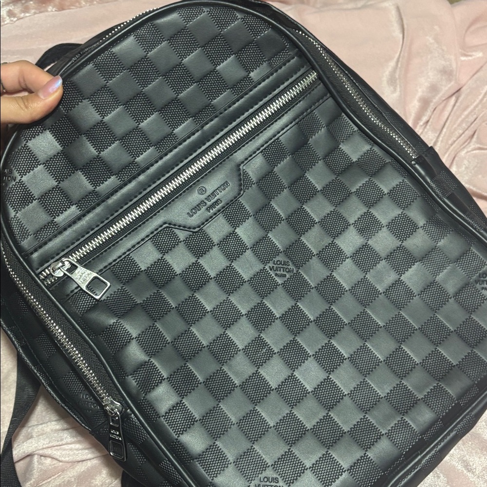 LV backpack - Picture 4 of 11